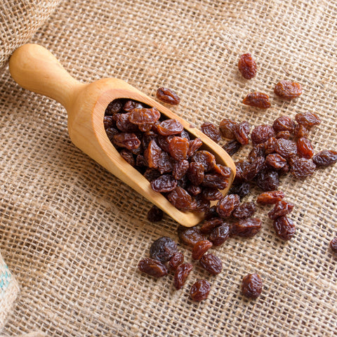 Scoop of organic monukka raisins